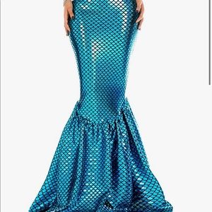Woman’s mermaid skirt w/ hologram finish  🧜🏼‍♀️